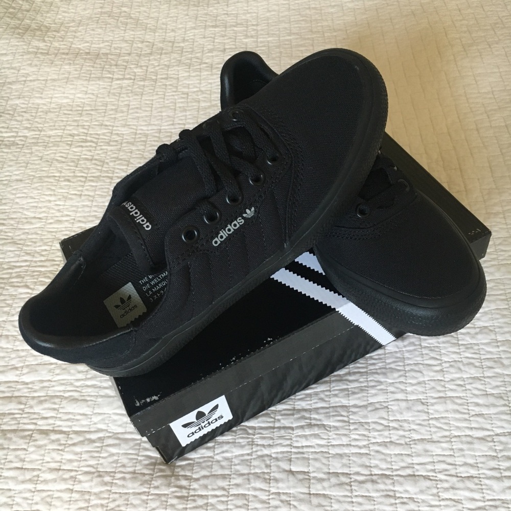 Adidas Skate Sneaker in all black